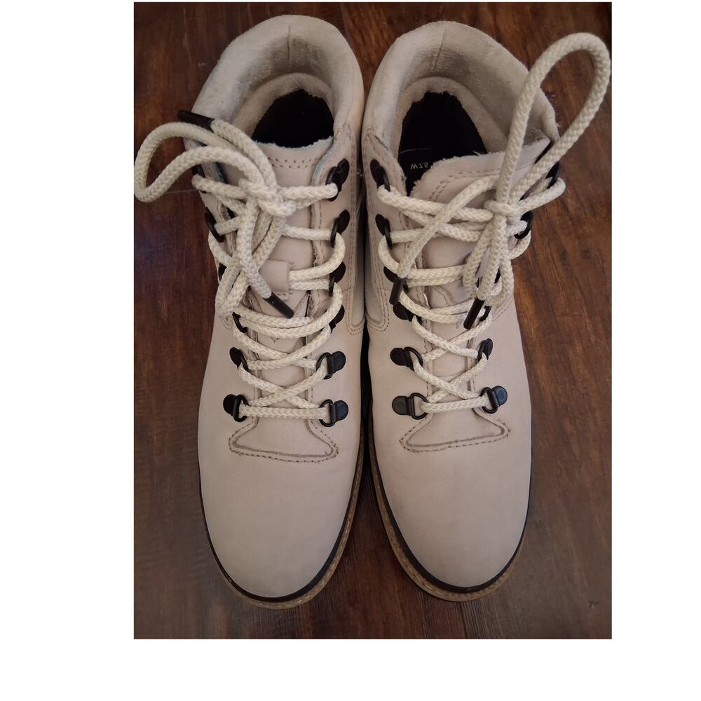 Toms Women Mojave Taupe Nubuck Suede Ankle Boots Gently Used Size 7.5